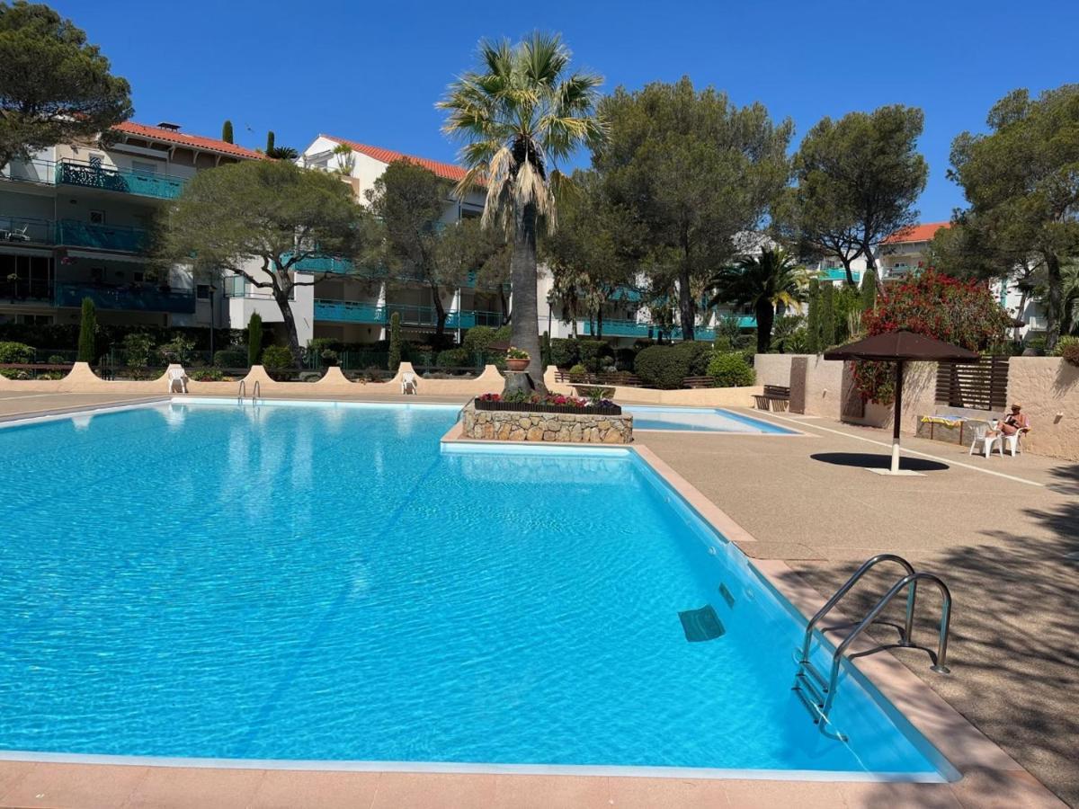 Saint-Raphael, Boulouris, F2 Dans Belle Residence 3 Piscines, Proche Bord De Mer Екстер'єр фото