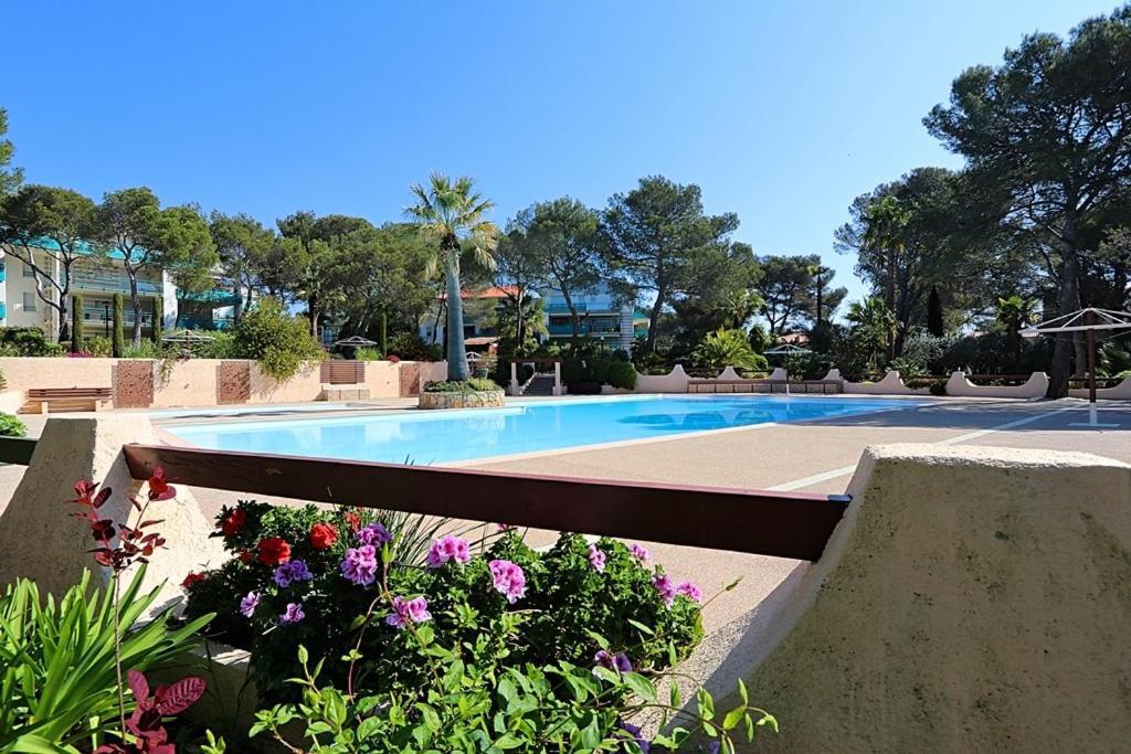 Saint-Raphael, Boulouris, F2 Dans Belle Residence 3 Piscines, Proche Bord De Mer Екстер'єр фото